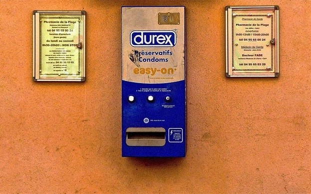 Safe sex or genital warts — wanna play?